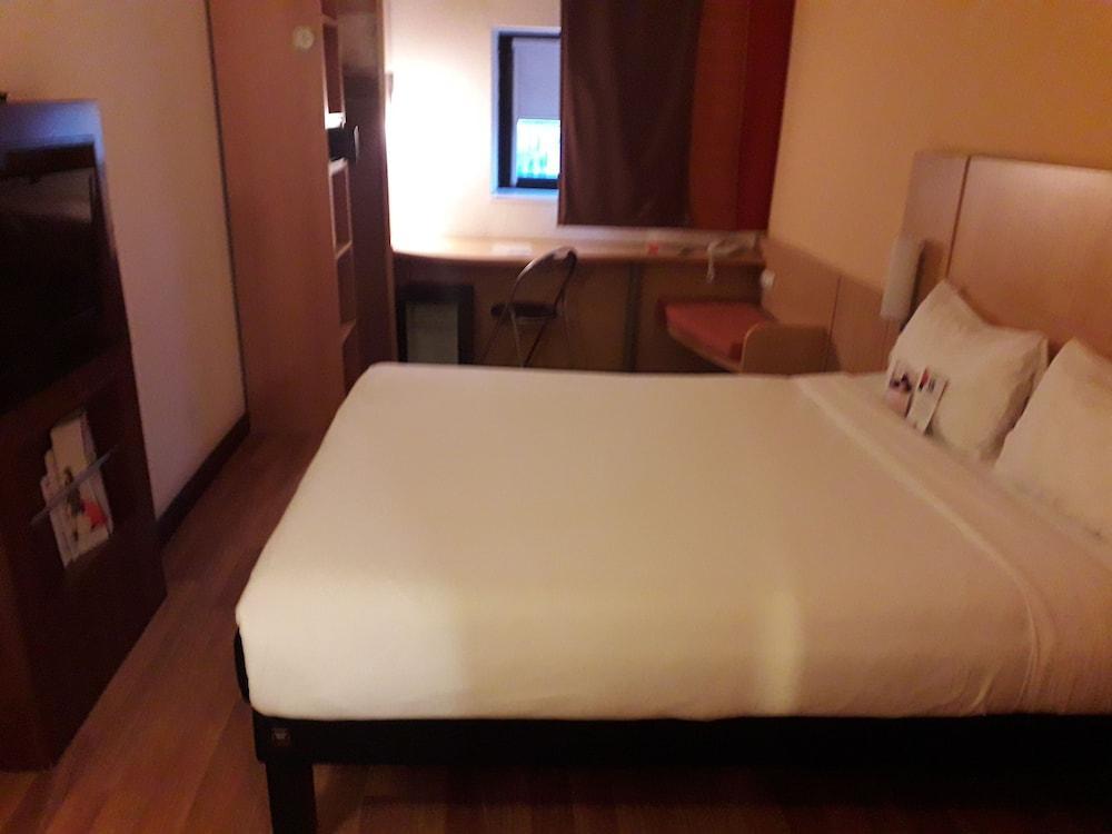 ibis Tlemcen Hotel Buitenkant foto
