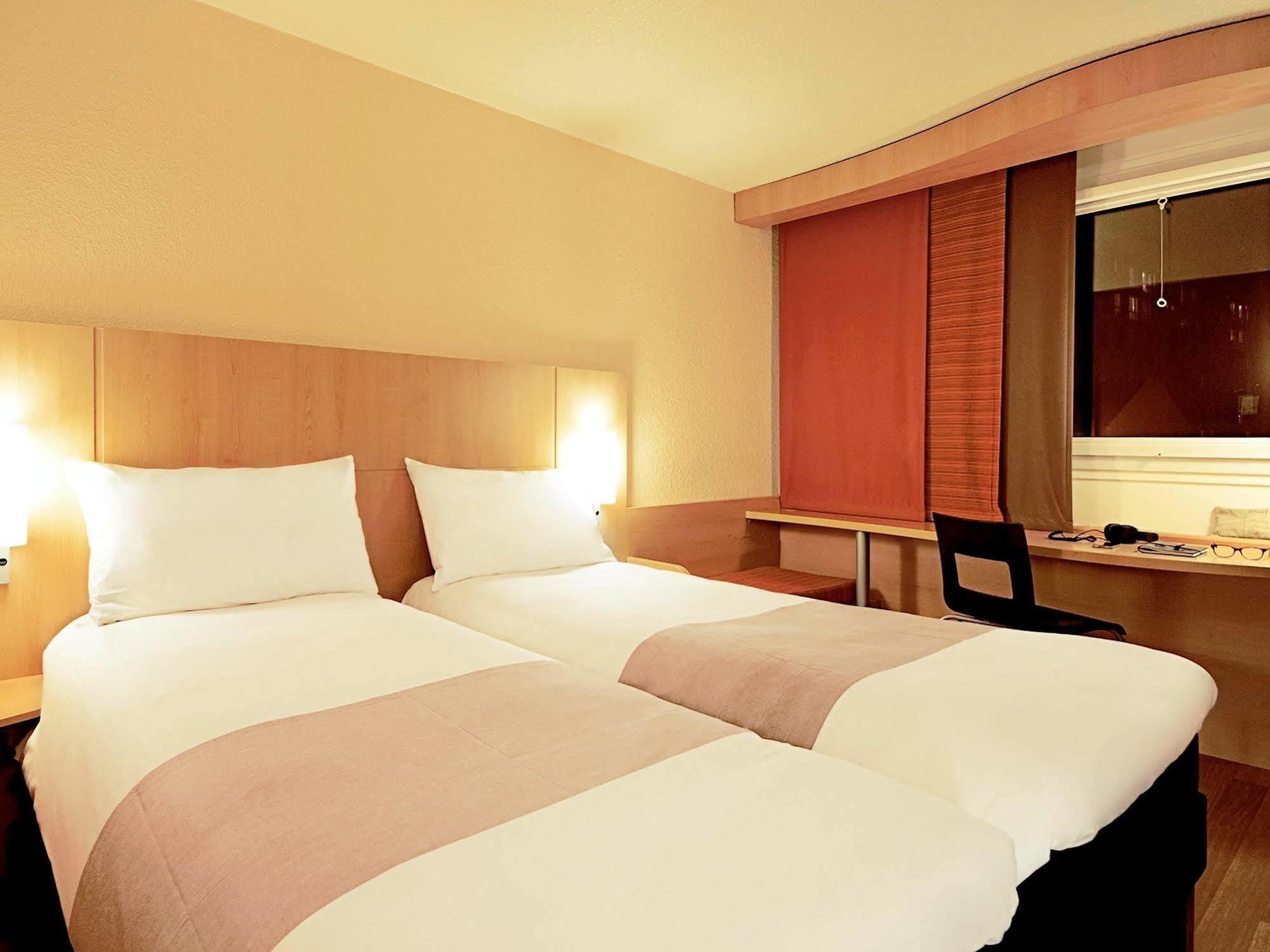 ibis Tlemcen Hotel Buitenkant foto